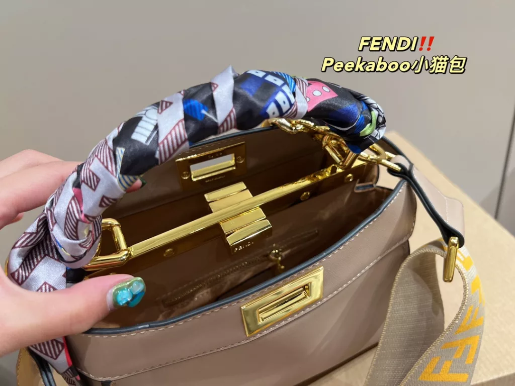 Large Folding box ⚠️ size 34.25<br>Small Folding box ⚠️ size 23.18<br>Fendi kitten bag Peekaboo<br>Forever a versatile piece<br>The upper body is absolutely beautiful This texture<br>Little fairies deserve to have