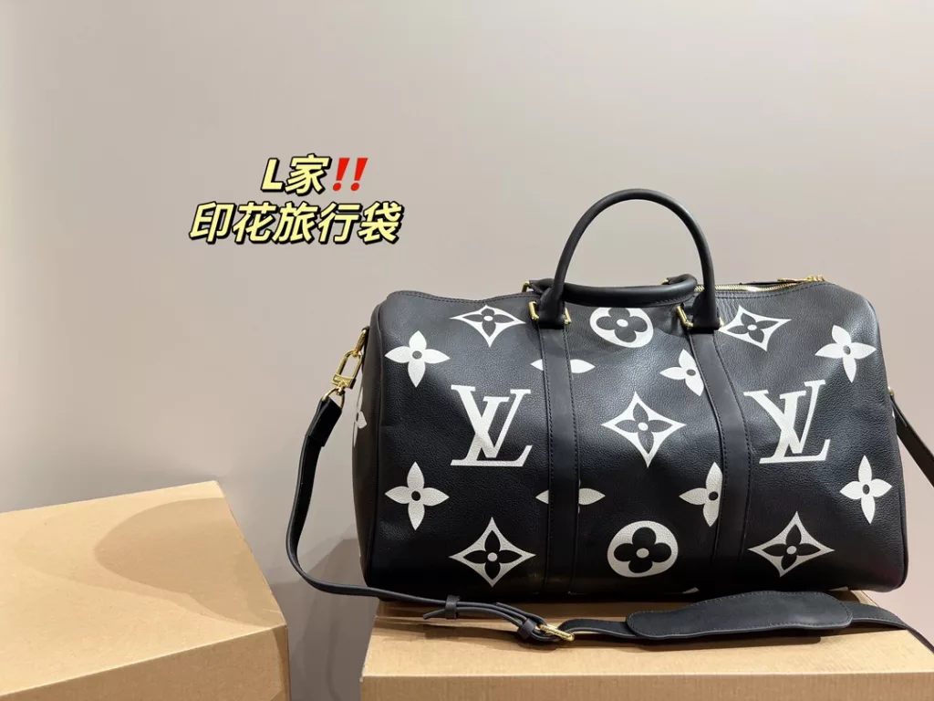 LV print travel bag<br>Texture burst of beauty<br>The upper body is really too much texture!<br>Daily shopping is not too sunny