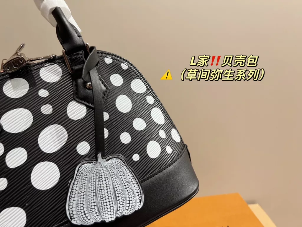 LV shell bag<br>(Yayoi Kusama series)<br>Can be salt and sweet extreme beauty<br>The most beautiful girl is you