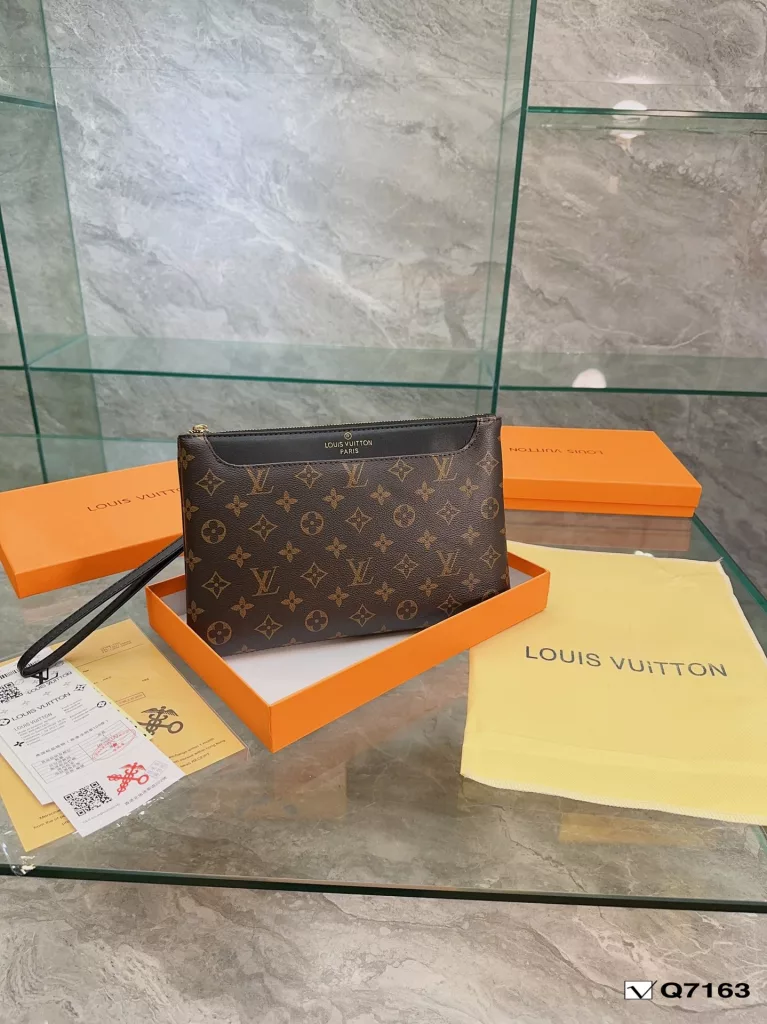 Lv Clutch Collection Clutch Bag The Pochette To-Go Clutch is a trendy alternative to traditional handbags and briefcases. Plenty of room for your phone and personal needs with a removable wrist strap. Size: 28 19