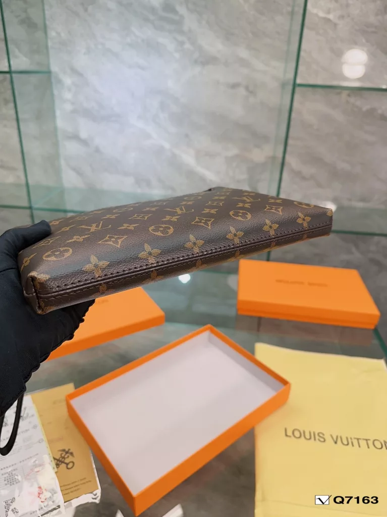 Lv Clutch Collection Clutch Bag The Pochette To-Go Clutch is a trendy alternative to traditional handbags and briefcases. Plenty of room for your phone and personal needs with a removable wrist strap. Size: 28 19