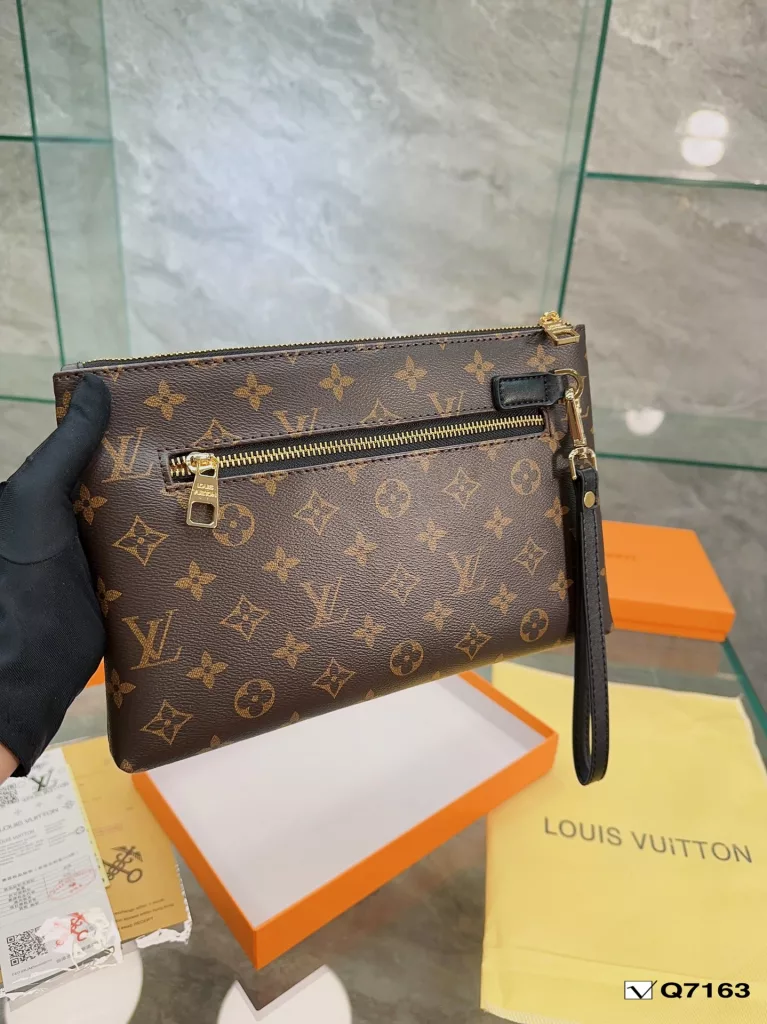 Lv Clutch Collection Clutch Bag The Pochette To-Go Clutch is a trendy alternative to traditional handbags and briefcases. Plenty of room for your phone and personal needs with a removable wrist strap. Size: 28 19