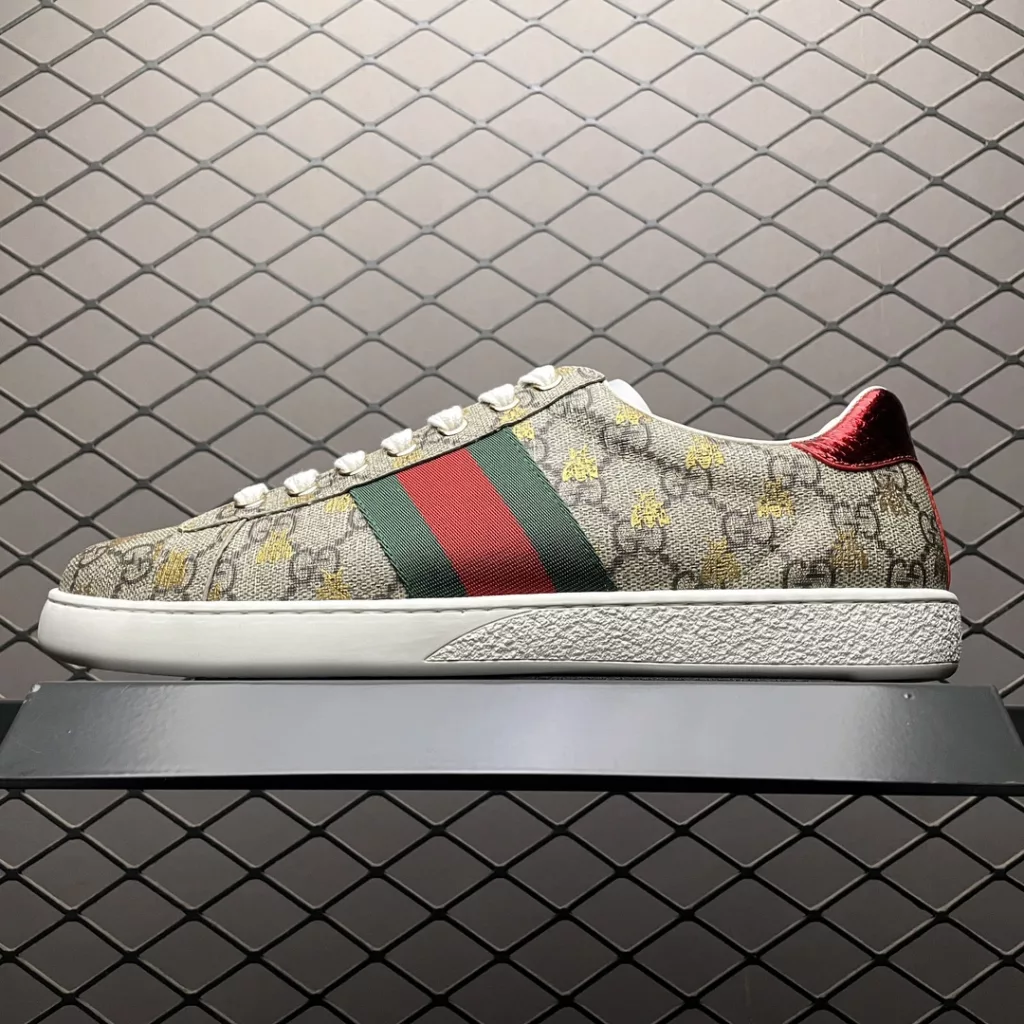 Gucci Ace low-top casual board shoes, the highest version of the original shoes on the market, develop a full set of special cabinet packaging materials and accessories imported ultra-soft calfskin from the same factory, genuine silk dust-proof shoe cover bag, the original Sydney shape ultra-soft sandpile paper ball, correct seamless fine rubber technology, correct goodyear glue-free process, last pasting error 0.05mm, maximum bending, never opening collagen shoes, consistent effect, environmental protection and tasteless size: 35 36 37 38 39 40 41 42 43 44