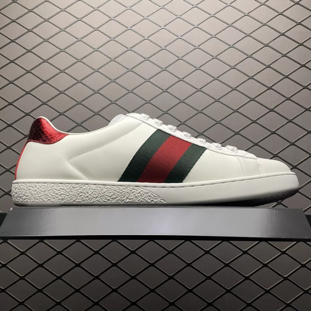 Gucci Ace low-top casual board shoes, the highest version of the original shoes on the market, develop a full set of special cabinet packaging materials and accessories imported ultra-soft calfskin from the same factory, genuine silk dust-proof shoe cover bag, the original Sydney shape ultra-soft sandpile paper ball, correct seamless fine rubber technology, correct goodyear glue-free process, last pasting error 0.05mm, maximum bending, never opening collagen shoes, consistent effect, environmental protection and tasteless size: 35 36 37 38 39 40 41 42 43 44