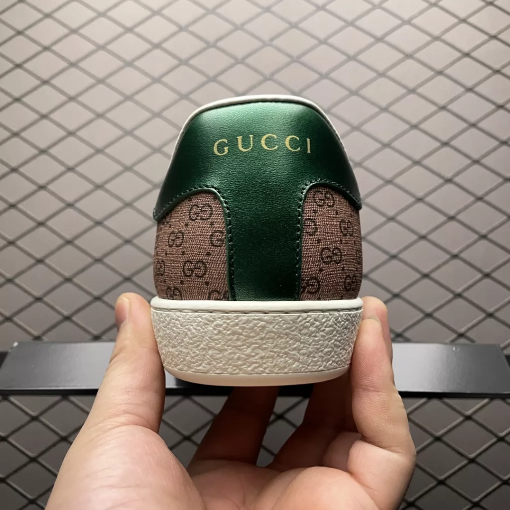 Gucci Ace low-top casual board shoes, the highest version of the original shoes on the market, develop a full set of special cabinet packaging materials and accessories imported ultra-soft calfskin from the same factory, genuine silk dust-proof shoe cover bag, the original Sydney shape ultra-soft sandpile paper ball, correct seamless fine rubber technology, correct goodyear glue-free process, last pasting error 0.05mm, maximum bending, never opening collagen shoes, consistent effect, environmental protection and tasteless size: 35 36 37 38 39 40 41 42 43 44