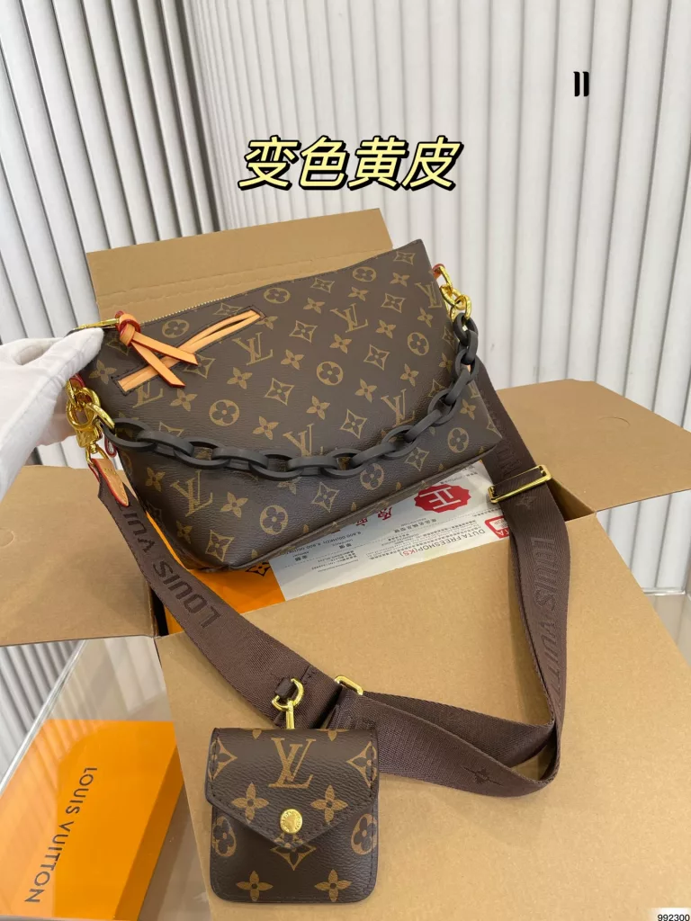 LV Retro crossbody bag<br>The design has a retro value<br>Good-looking and versatile casual and elegant<br>Simply beautiful<br>Size: 24 18