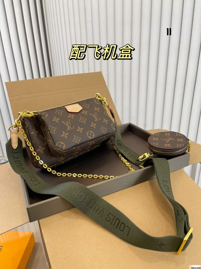 Lv 老花三合一<br>This year this mahjong bag is so awesome<br>Had to push cool it!<br>Completely several bags into a whole package!<br>Not only practical, but also high value!<br>Size:22 12