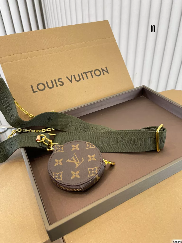 Lv 老花三合一<br>This year this mahjong bag is so awesome<br>Had to push cool it!<br>Completely several bags into a whole package!<br>Not only practical, but also high value!<br>Size:22 12