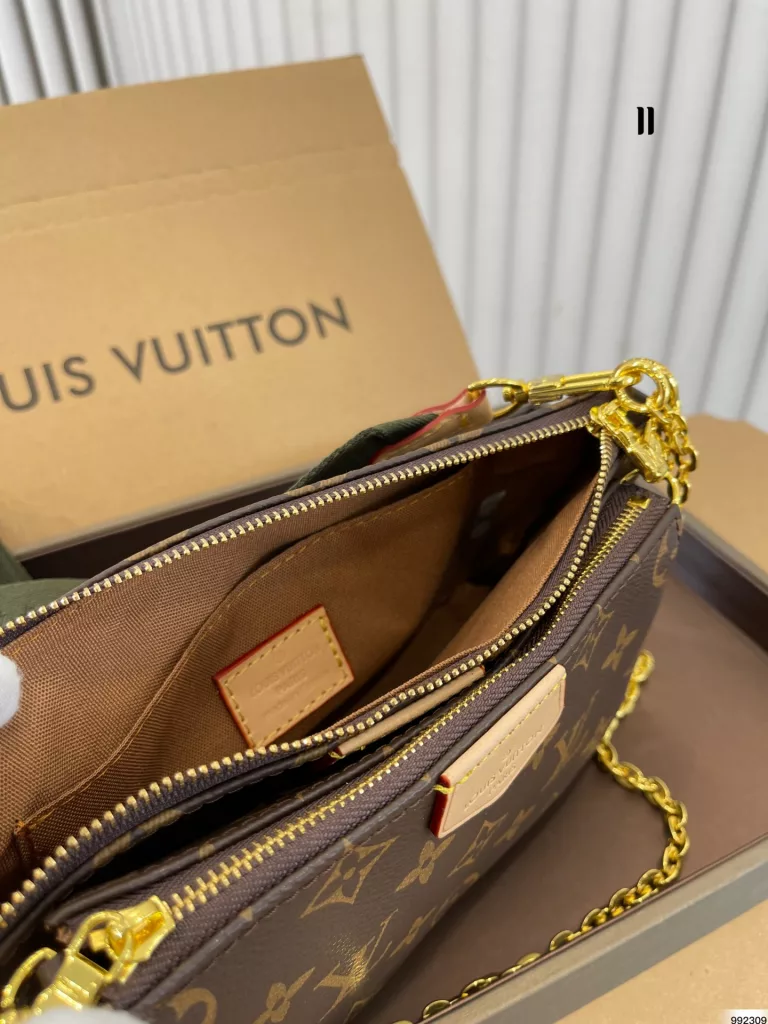 Lv 老花三合一<br>This year this mahjong bag is so awesome<br>Had to push cool it!<br>Completely several bags into a whole package!<br>Not only practical, but also high value!<br>Size:22 12