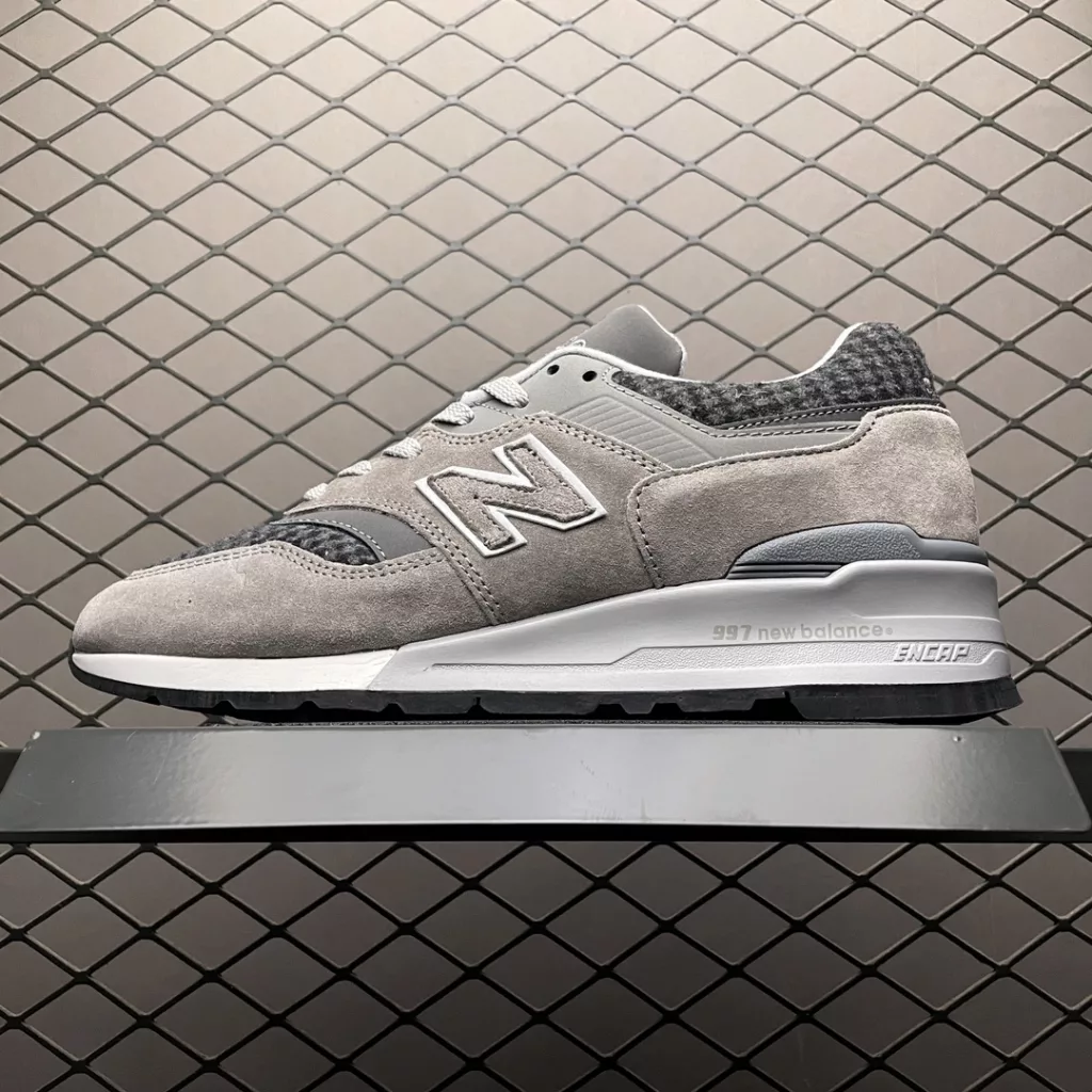 New Balance high-end U.S.-made M997TNV retro casual running shoes front and rear palm segment combination outsole pure original leather cutting texture unbeatable with pores of the first layer of leather second to kill any batch available on the market supply Tmall mixed major shopping malls counter size: 39.5 40 40.5 41 42 42.5 43 44