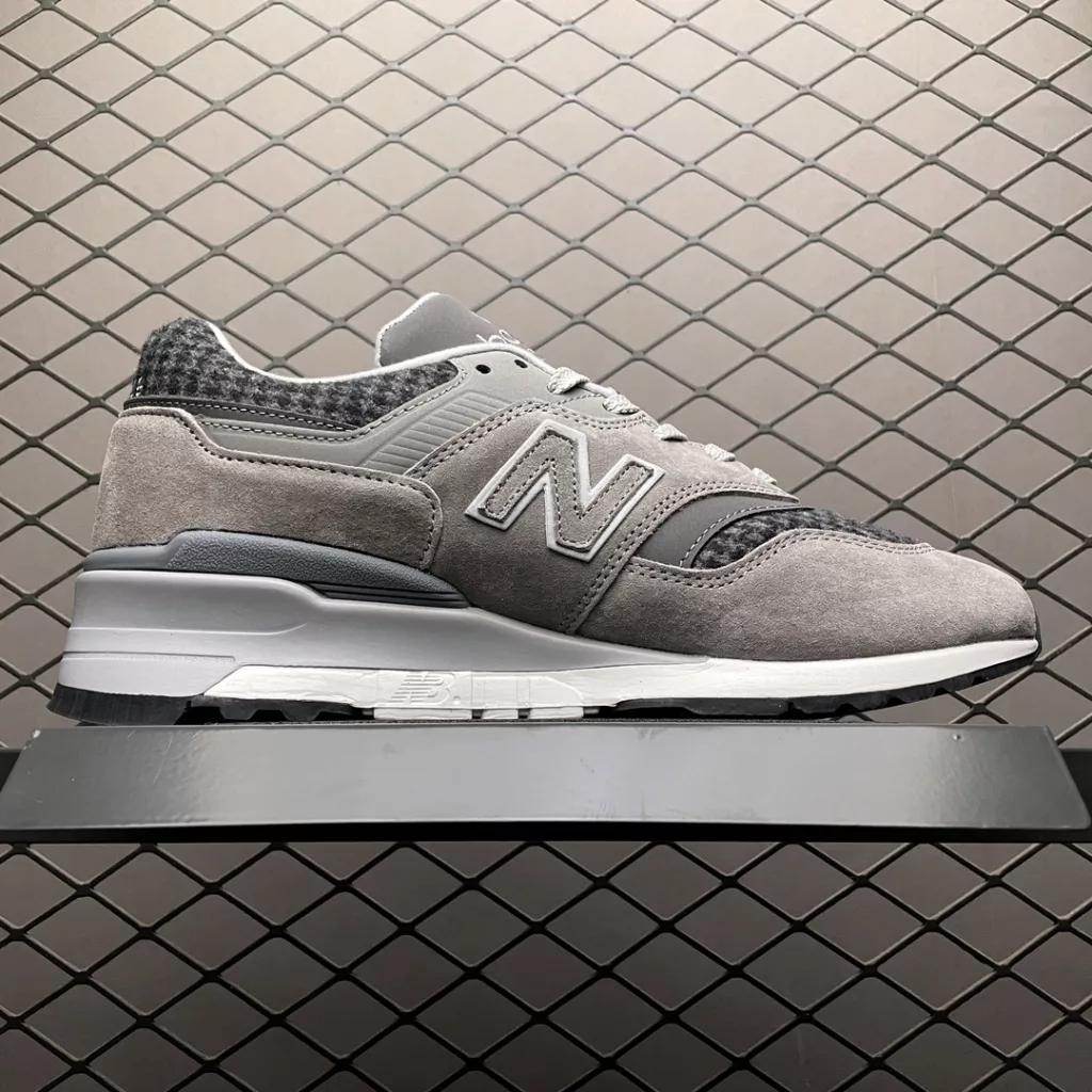 New Balance high-end U.S.-made M997TNV retro casual running shoes front and rear palm segment combination outsole pure original leather cutting texture unbeatable with pores of the first layer of leather second to kill any batch available on the market supply Tmall mixed major shopping malls counter size: 39.5 40 40.5 41 42 42.5 43 44