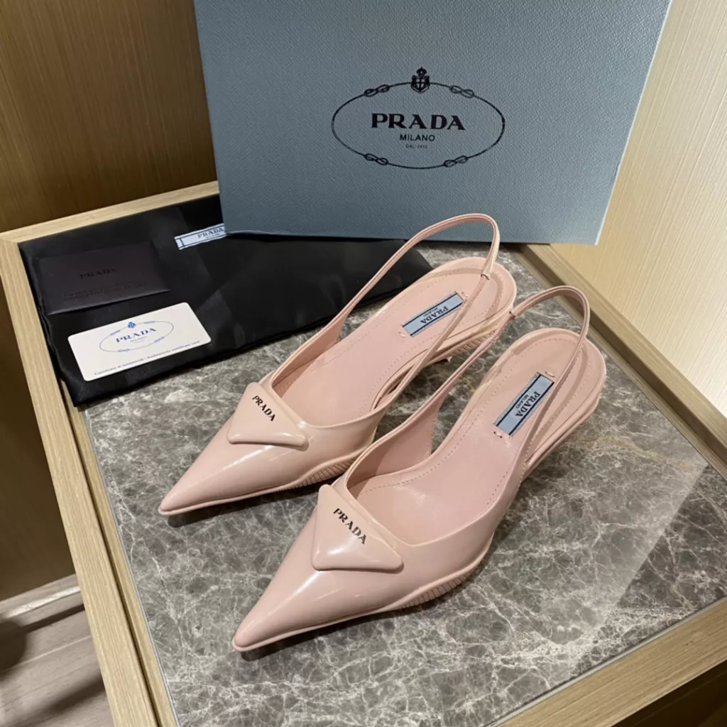 Prada/ Prada 2021 New cat-heel sandals. Triangle LOGO logo pointed toe high heels women's shoes, fabric open edge bead/silk cloth, sheepskin lining, original TPU outsole<br>Yardage: 35 to 40