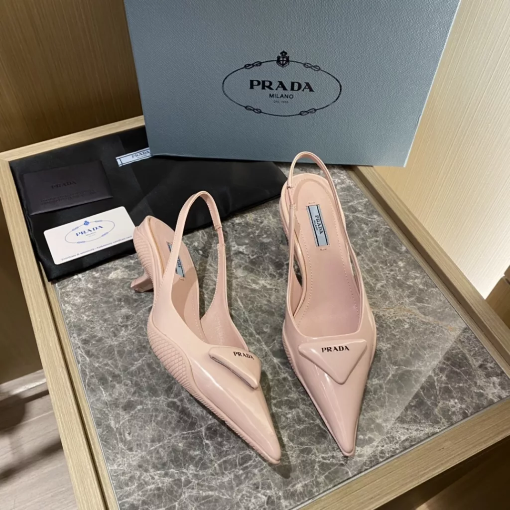 Prada/ Prada 2021 New cat-heel sandals. Triangle LOGO logo pointed toe high heels women's shoes, fabric open edge bead/silk cloth, sheepskin lining, original TPU outsole<br>Yardage: 35 to 40