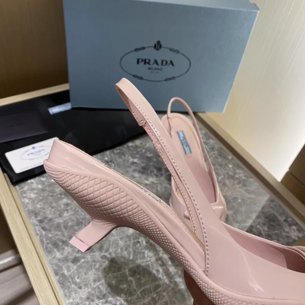 Prada/ Prada 2021 New cat-heel sandals. Triangle LOGO logo pointed toe high heels women's shoes, fabric open edge bead/silk cloth, sheepskin lining, original TPU outsole<br>Yardage: 35 to 40