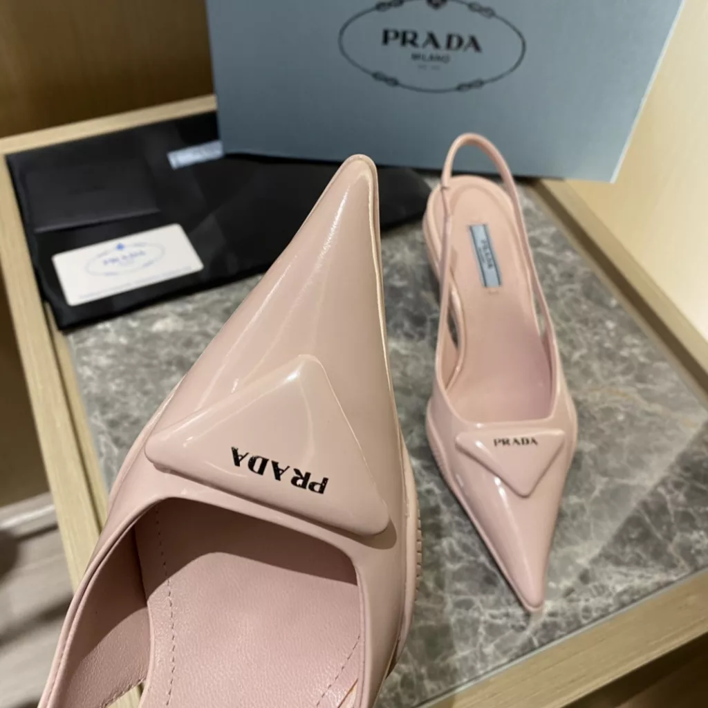 Prada/ Prada 2021 New cat-heel sandals. Triangle LOGO logo pointed toe high heels women's shoes, fabric open edge bead/silk cloth, sheepskin lining, original TPU outsole<br>Yardage: 35 to 40