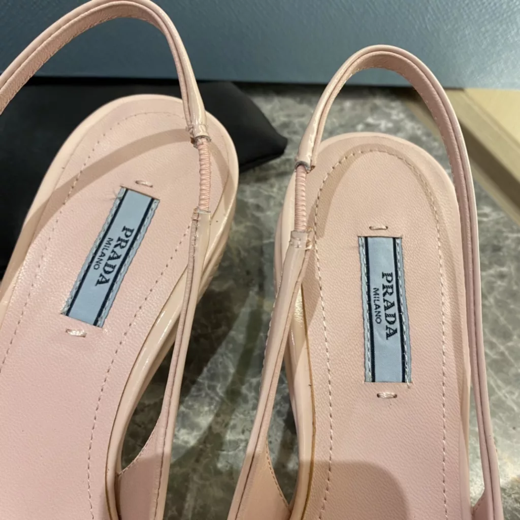 Prada/ Prada 2021 New cat-heel sandals. Triangle LOGO logo pointed toe high heels women's shoes, fabric open edge bead/silk cloth, sheepskin lining, original TPU outsole<br>Yardage: 35 to 40