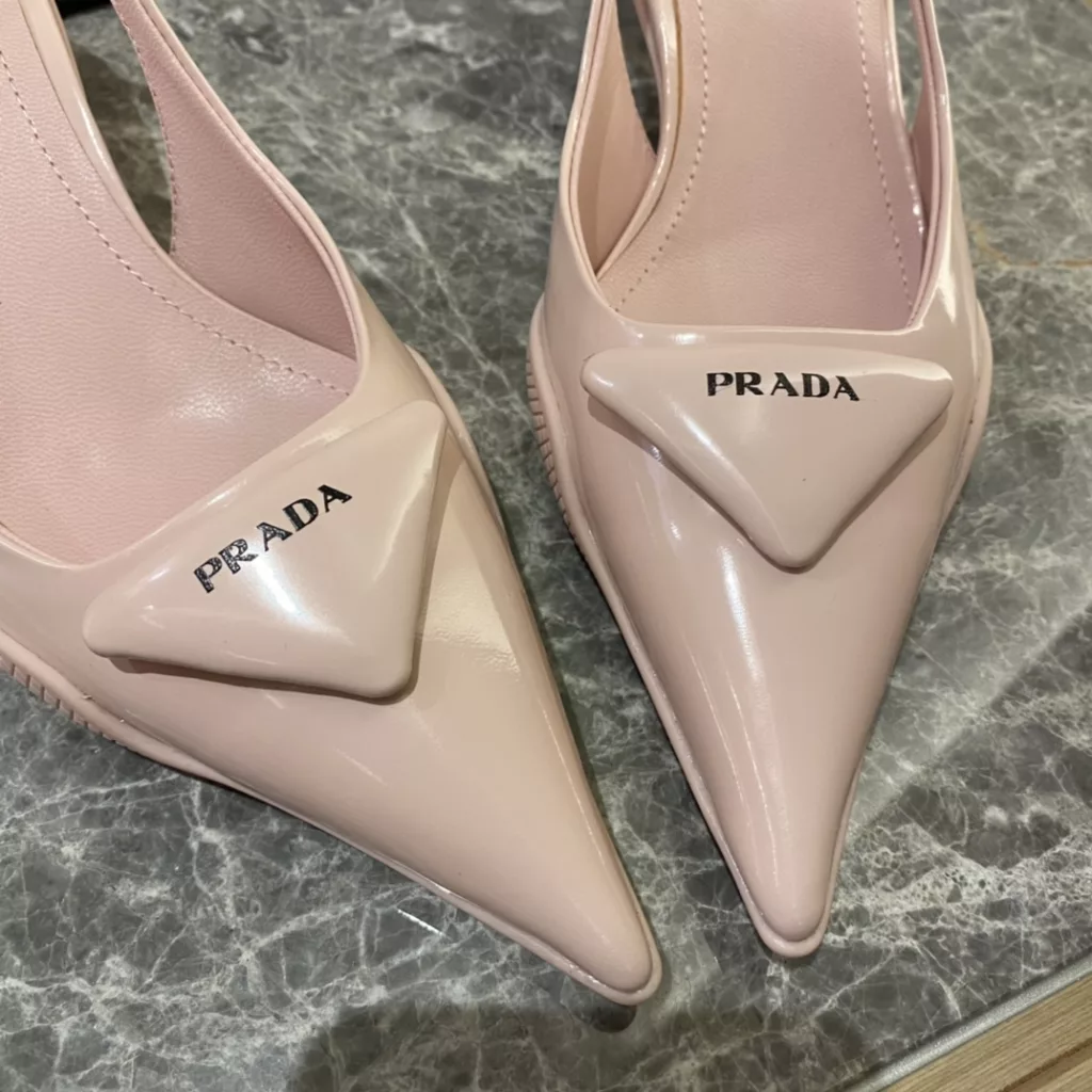 Prada/ Prada 2021 New cat-heel sandals. Triangle LOGO logo pointed toe high heels women's shoes, fabric open edge bead/silk cloth, sheepskin lining, original TPU outsole<br>Yardage: 35 to 40