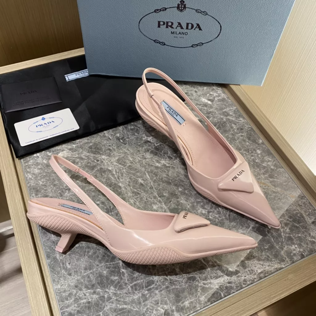 Prada/ Prada 2021 New cat-heel sandals. Triangle LOGO logo pointed toe high heels women's shoes, fabric open edge bead/silk cloth, sheepskin lining, original TPU outsole<br>Yardage: 35 to 40