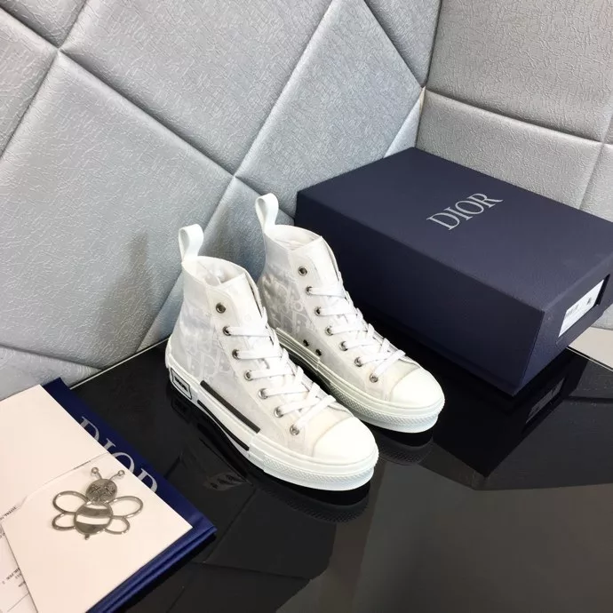 The original counter purchase disassembled 1:1 production, Dior letters, film, lace-up casual shoes material ☑️ fabric: Italian canvas, frosted film ☑️ lining, cushion foot: the original one air cushion foot ☑️ outsole: tpu outsole ☑️ yardage: couple models, 35-45