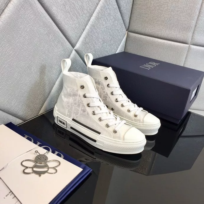 The original counter purchase disassembled 1:1 production, Dior letters, film, lace-up casual shoes material ☑️ fabric: Italian canvas, frosted film ☑️ lining, cushion foot: the original one air cushion foot ☑️ outsole: tpu outsole ☑️ yardage: couple models, 35-45