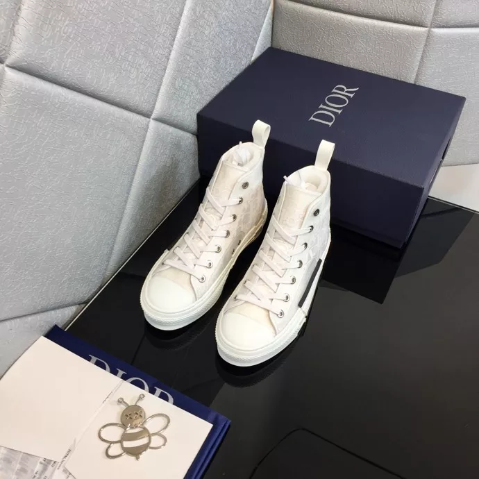 The original counter purchase disassembled 1:1 production, Dior letters, film, lace-up casual shoes material ☑️ fabric: Italian canvas, frosted film ☑️ lining, cushion foot: the original one air cushion foot ☑️ outsole: tpu outsole ☑️ yardage: couple models, 35-45