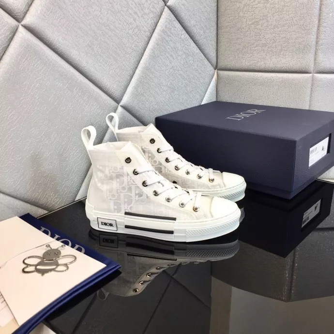 The original counter purchase disassembled 1:1 production, Dior letters, film, lace-up casual shoes material ☑️ fabric: Italian canvas, frosted film ☑️ lining, cushion foot: the original one air cushion foot ☑️ outsole: tpu outsole ☑️ yardage: couple models, 35-45