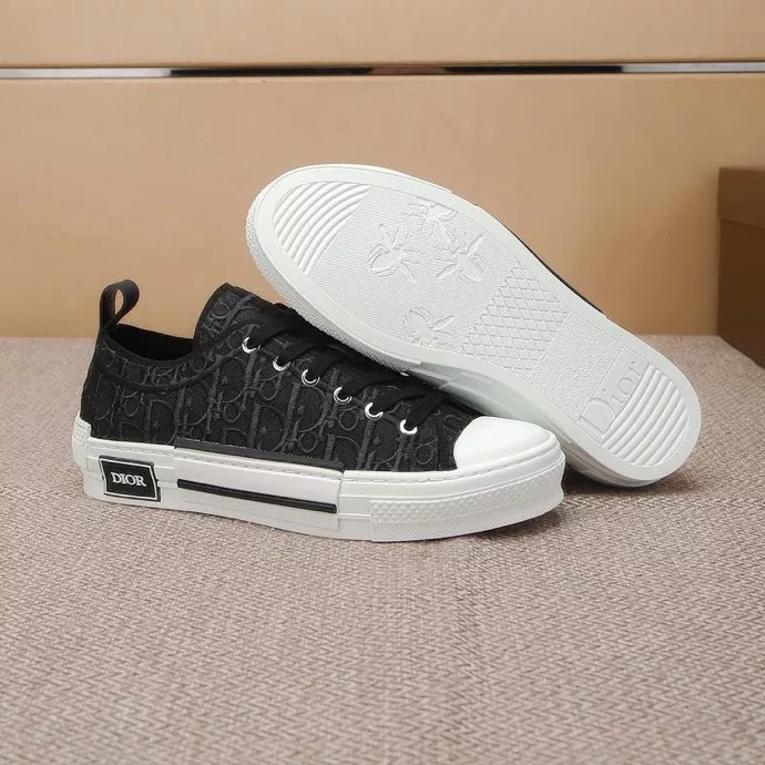 Dior ☑️ fabric: Italian canvas, frosted film ☑️ lining, footbed: the original one air cushion foot ☑️ outsole: tpu outsole ☑️ yards: couple models, 35-45