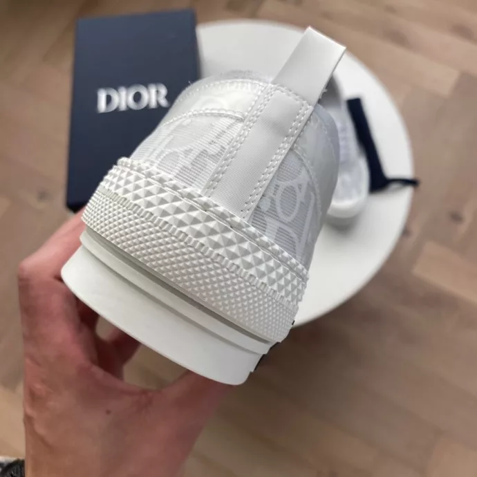 The new Dior 🆕 B23 shoe ✅ is a new interpretation of a classic collection! Crafted from Oblique printed mesh fabric, it uses translucent stitching to enhance the style and showcase a distinctive fashion taste. Two elastic stitching at the toe, stretchable and comfortable fit, and the outsole is decorated with the iconic Di ~ patchwork. Fashionable and versatile, can be worn with casual clothing.<br>Color: black, white, gray sole<br>Yardage: 35-44