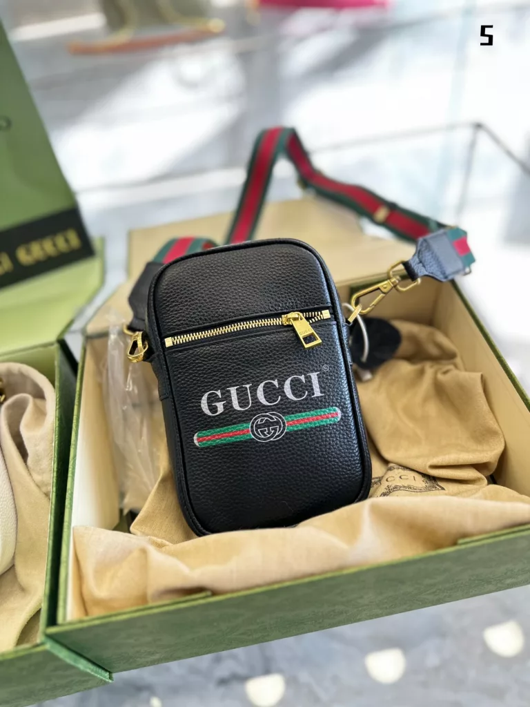 gucci cowhide leather camera bag 13×19