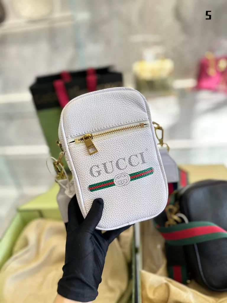 gucci cowhide leather camera bag 13×19