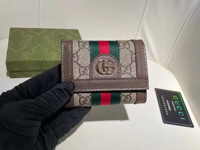 🎀GUCCl 8746🎀Color Brown🎀Size: 11<em>9</em>3<br>🎀Gucci counter latest models shipped! The use of the inside and outside of the first layer of calfskin, exquisite workmanship, super card space, ultra-thin models designed to carry easy!