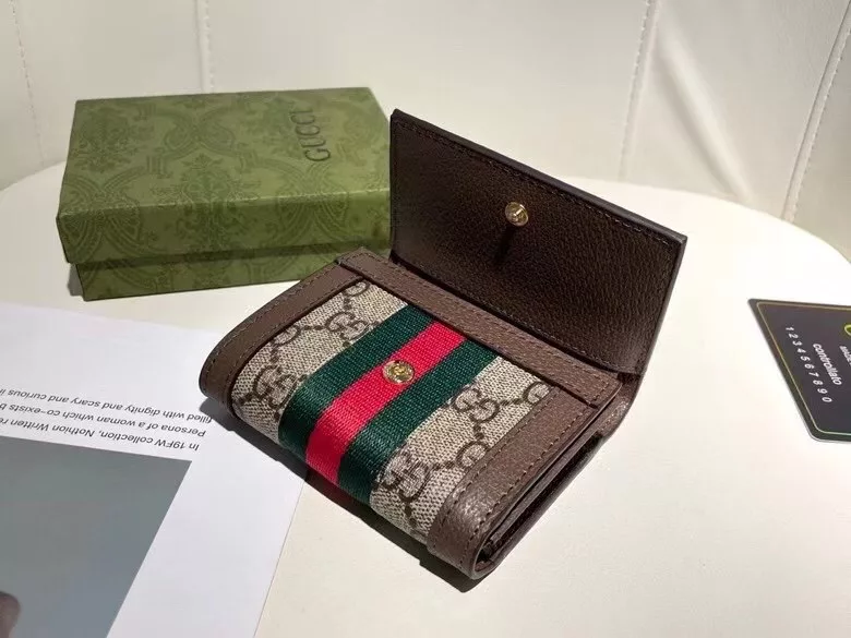 🎀GUCCl 8746🎀Color Brown🎀Size: 11<em>9</em>3<br>🎀Gucci counter latest models shipped! The use of the inside and outside of the first layer of calfskin, exquisite workmanship, super card space, ultra-thin models designed to carry easy!