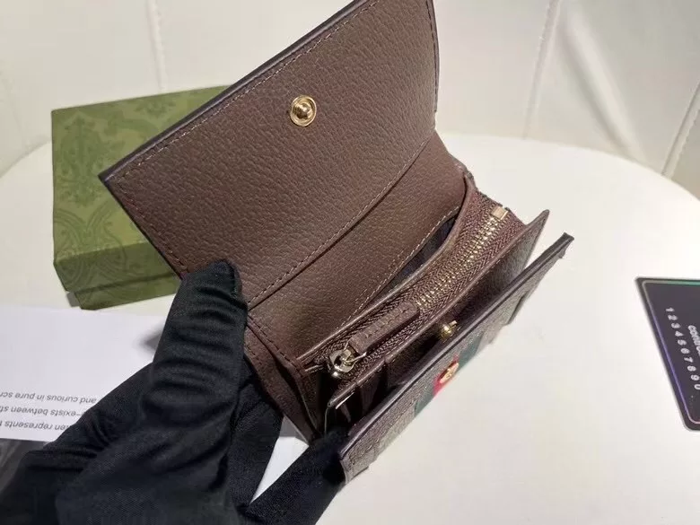 🎀GUCCl 8746🎀Color Brown🎀Size: 11<em>9</em>3<br>🎀Gucci counter latest models shipped! The use of the inside and outside of the first layer of calfskin, exquisite workmanship, super card space, ultra-thin models designed to carry easy!