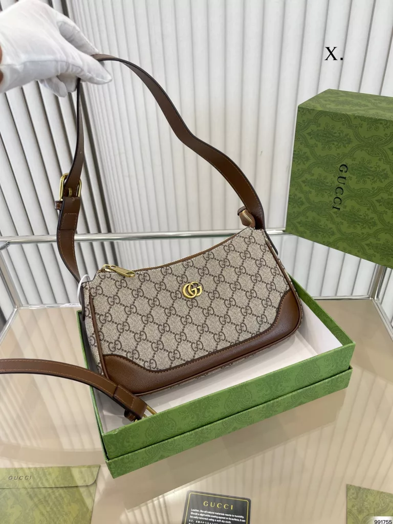 Coolidge Gucci Underarm Bag<br>Retro and classic super good versatile<br>Star River is more romantic with you<br>One eye out of new ideas<br>Size: 25 13