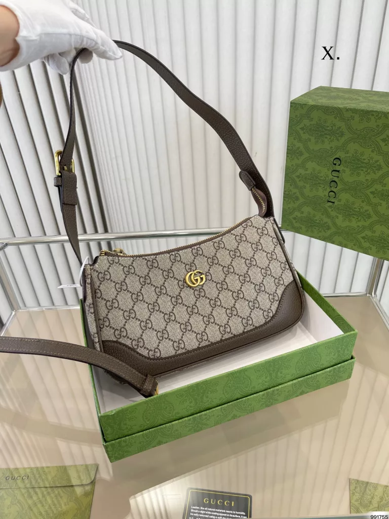 Coolidge Gucci Underarm Bag<br>Retro and classic super good versatile<br>Star River is more romantic with you<br>One eye out of new ideas<br>Size: 25 13