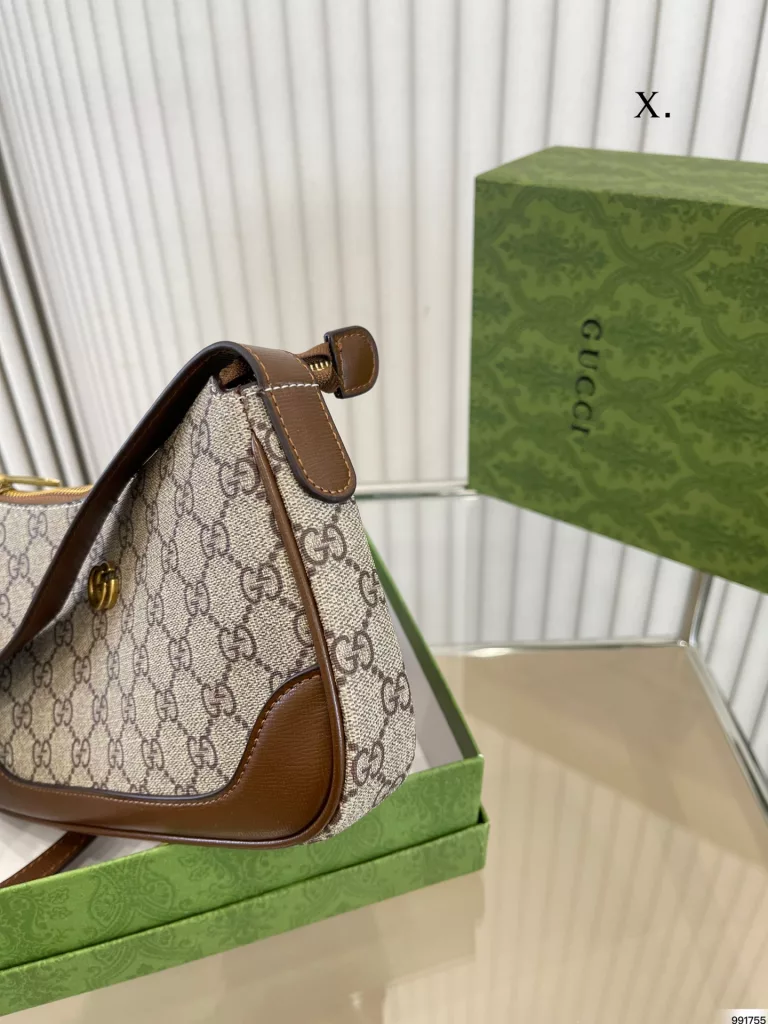 Coolidge Gucci Underarm Bag<br>Retro and classic super good versatile<br>Star River is more romantic with you<br>One eye out of new ideas<br>Size: 25 13