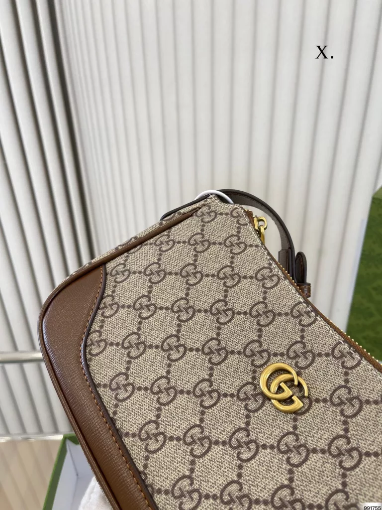 Coolidge Gucci Underarm Bag<br>Retro and classic super good versatile<br>Star River is more romantic with you<br>One eye out of new ideas<br>Size: 25 13