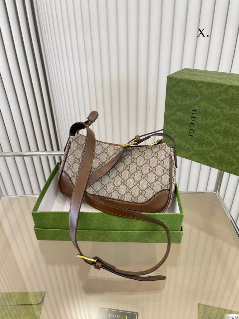 Coolidge Gucci Underarm Bag<br>Retro and classic super good versatile<br>Star River is more romantic with you<br>One eye out of new ideas<br>Size: 25 13