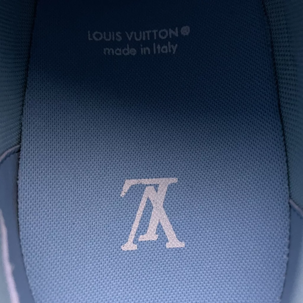 Louis Vuitton Trainer Louis Vuitton LV donkey home magic buckle low-top casual board shoes new upgraded version shipped original purchased after two months of debugging development to build ZP level full set of packaging perfect last upper exclusive custom embossed grain calfskin outsole TPU cushioned foot polymeter micro material plus breathable British mesh size: 35 36 37 38 39 40 41 42 43 44 45