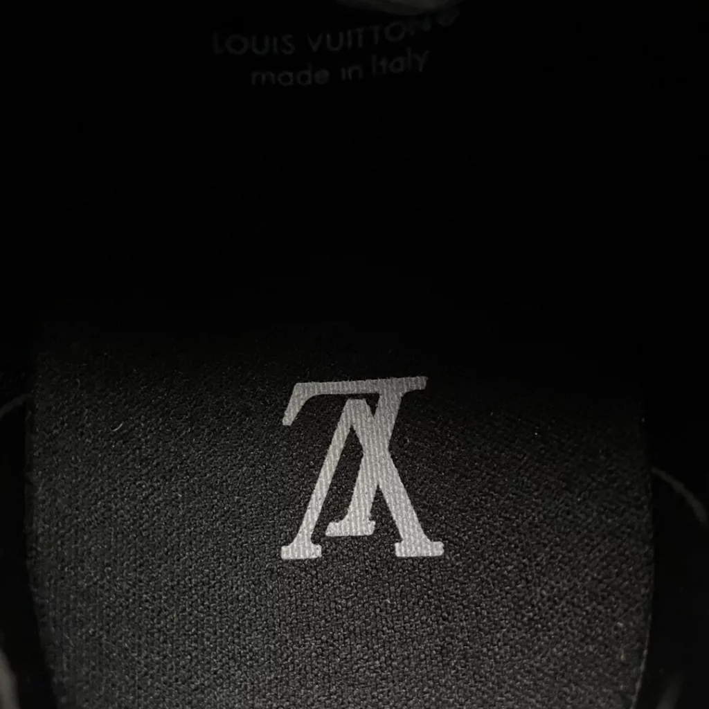 Louis Vuitton Trainer Louis Vuitton LV donkey home magic buckle low-top casual board shoes new upgraded version shipped original purchased after two months of debugging development to build ZP level full set of packaging perfect last upper exclusive custom embossed grain calfskin outsole TPU cushioned foot polymeter micro material plus breathable British mesh size: 35 36 37 38 39 40 41 42 43 44 45