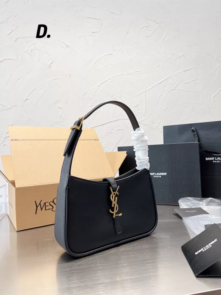 Recommended Yang Grove YSL crocodile pattern underarm bag<br>Very suitable for autumn and winter an underarm bag ~