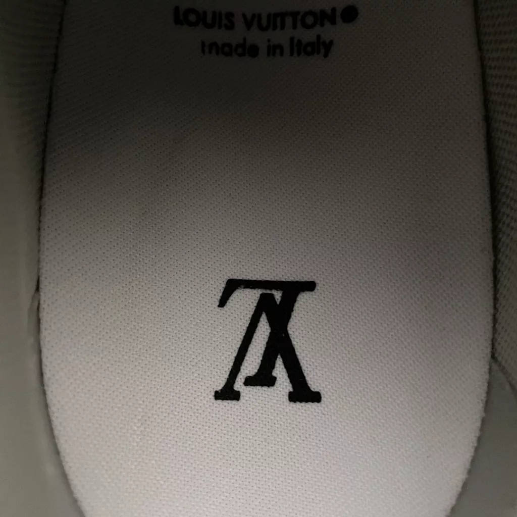 Louis Vuitton LV Trainer low-top casual board shoes new version of the original version purchased after two months of debugging development to build ZP level full set of packaging perfect last type correct card color outsole TPU mold fee 2W + Please note that the distinction between the market currency size: 35 36 37 38 39 40 41 42 43 44 45