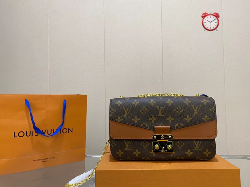 Louis Vuitton | Marceau<br>The new bag model The timeless classic Monogram<br>LV new chain bag marceau<br>Classic old flower elements<br>Caramel color with fashionable color scheme<br>Do not come to get the same model<br>Size 25 15 folding gift box 🎁