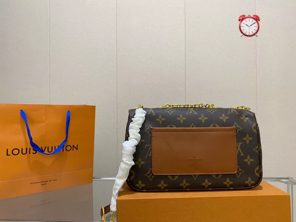 Louis Vuitton | Marceau<br>The new bag model The timeless classic Monogram<br>LV new chain bag marceau<br>Classic old flower elements<br>Caramel color with fashionable color scheme<br>Do not come to get the same model<br>Size 25 15 folding gift box 🎁