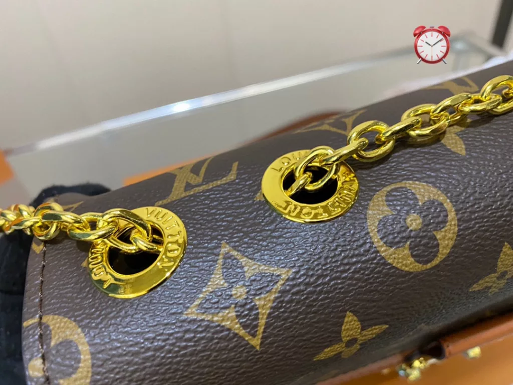 Louis Vuitton | Marceau<br>The new bag model The timeless classic Monogram<br>LV new chain bag marceau<br>Classic old flower elements<br>Caramel color with fashionable color scheme<br>Do not come to get the same model<br>Size 25 15 folding gift box 🎁