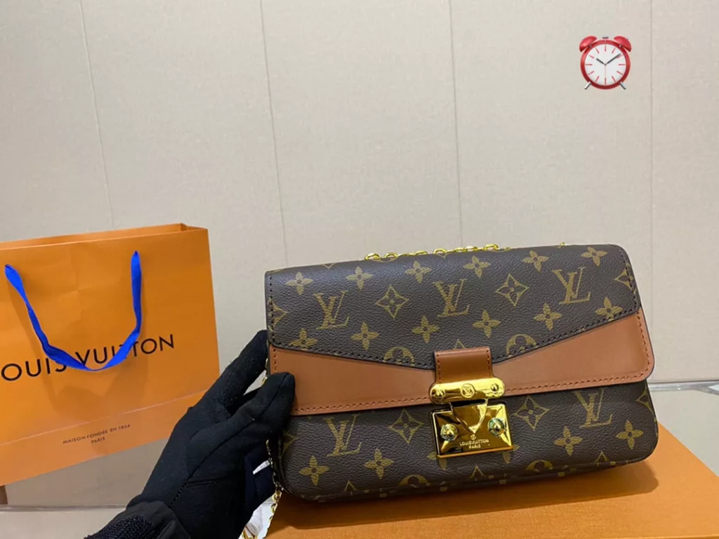 Louis Vuitton | Marceau<br>The new bag model The timeless classic Monogram<br>LV new chain bag marceau<br>Classic old flower elements<br>Caramel color with fashionable color scheme<br>Do not come to get the same model<br>Size 25 15 folding gift box 🎁