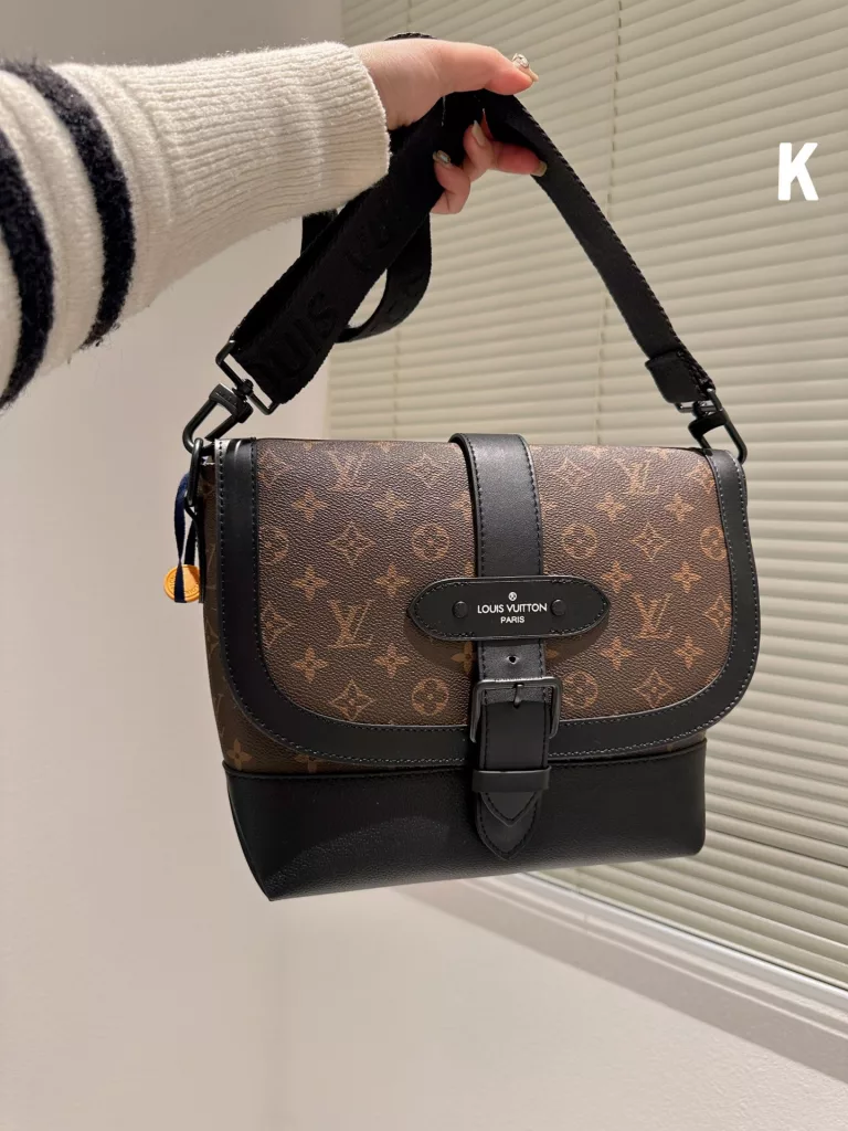 Men's bag share 0LouisVuitton shoulder bag