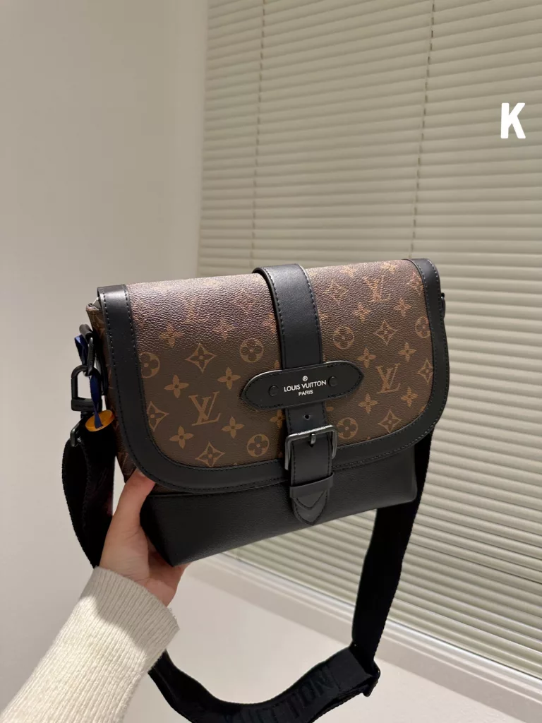 Men's bag share 0LouisVuitton shoulder bag