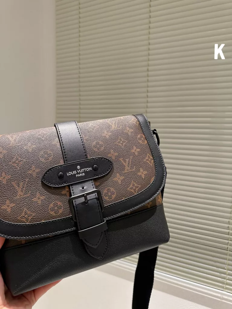 Men's bag share 0LouisVuitton shoulder bag