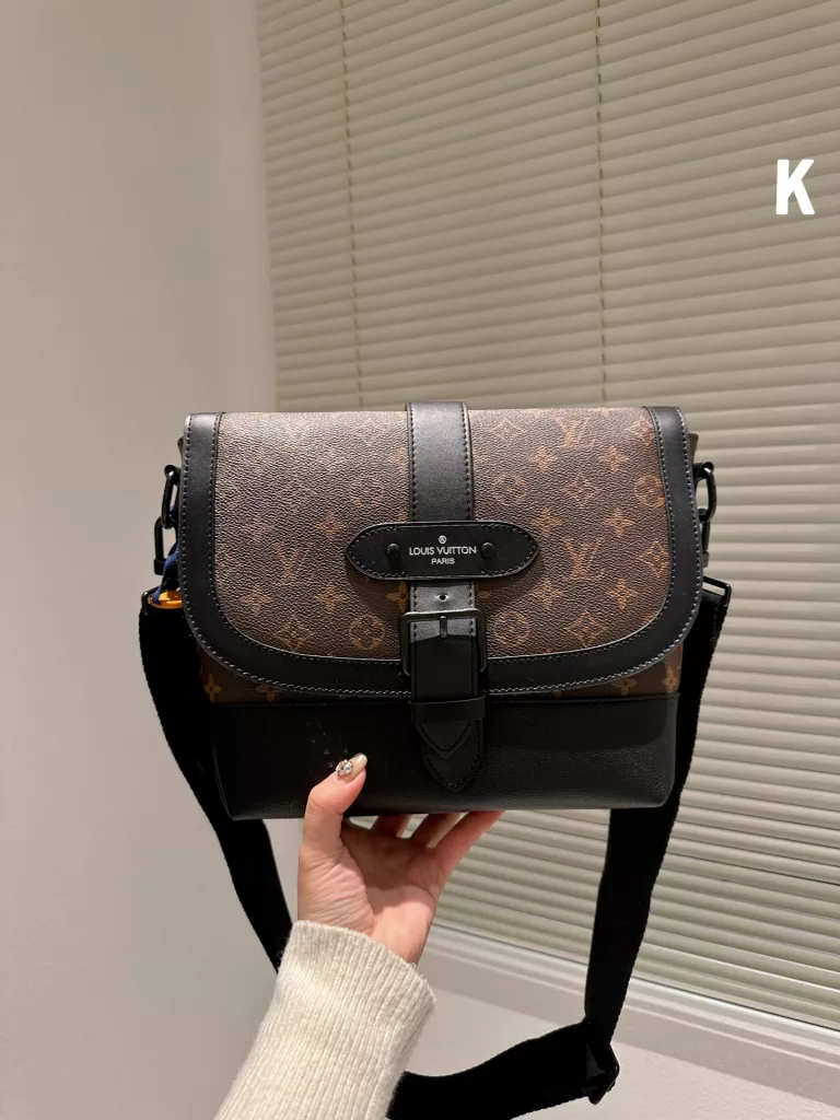 Men's bag share 0LouisVuitton shoulder bag